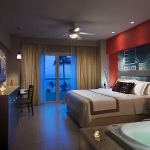 Rock Royalty Ocean View King Personal Assistant